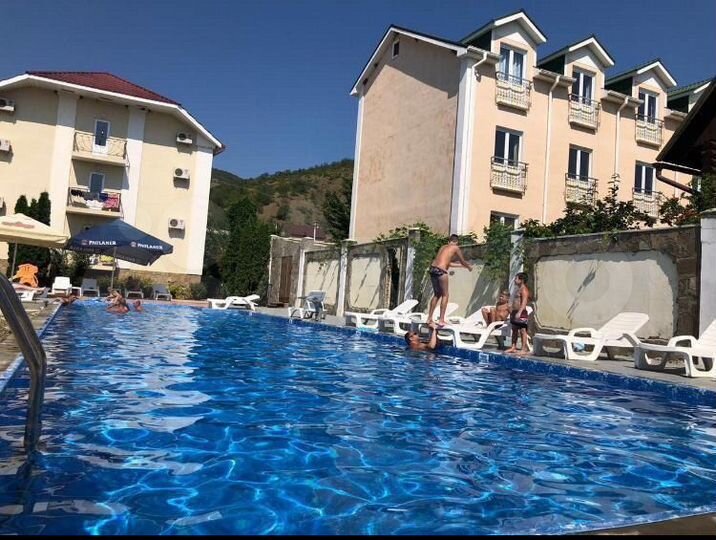 Гостиница, 1300 м²