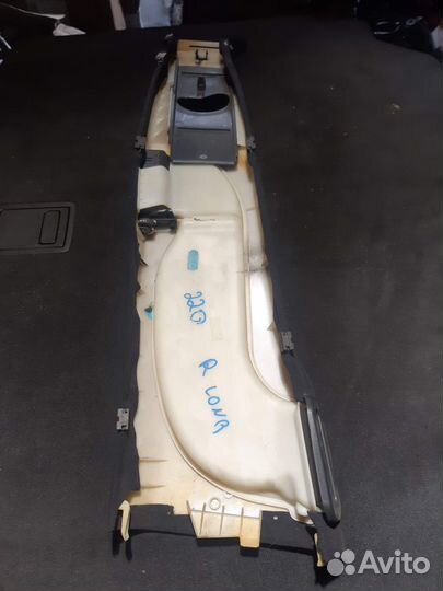 Обшивка стойки Mercedes-Benz S-Class справа A22069