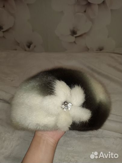 Норковая шапка или берет с цветком