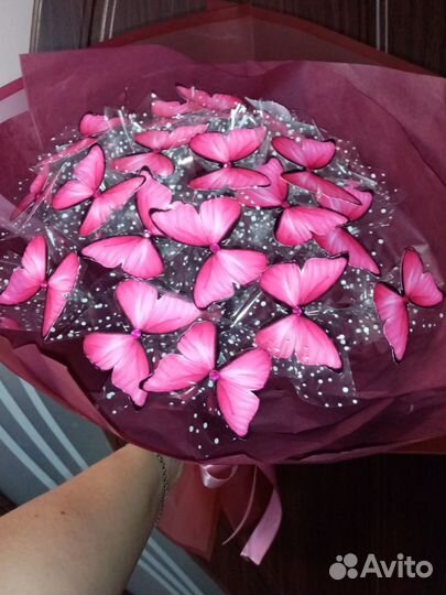 Букет цветов свежие, с бабочками и подсветкой