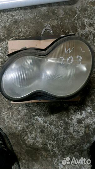 Фара передняя левая Mercedes w203