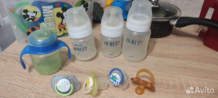 Бутылочки, пустышки и поильник avent