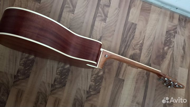 Акустическая гитара