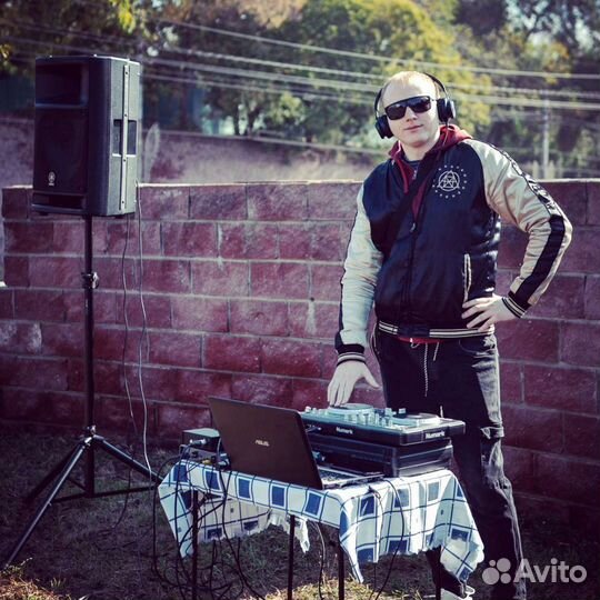 Диджей (DJ) / Ведущий на свадьбу