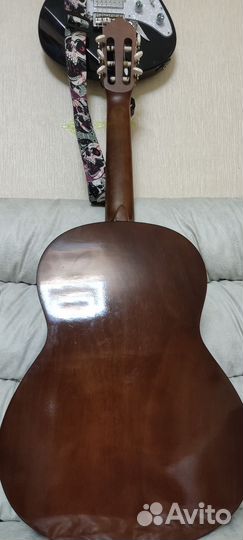 Классическая гитара yamaha c40, с подставкой