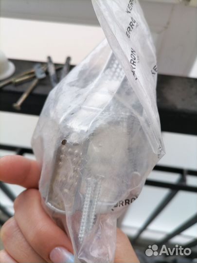 Крючки для одежды настенные