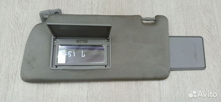 Козырек солнцезащитный Nissan pathfinder R51 Лев