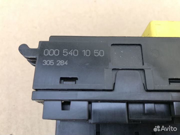 Блок реле и предохранителей Mercedes W210