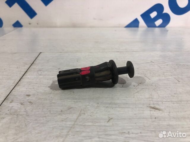 Концевик багажника renault logan 2 1.6 мт седан