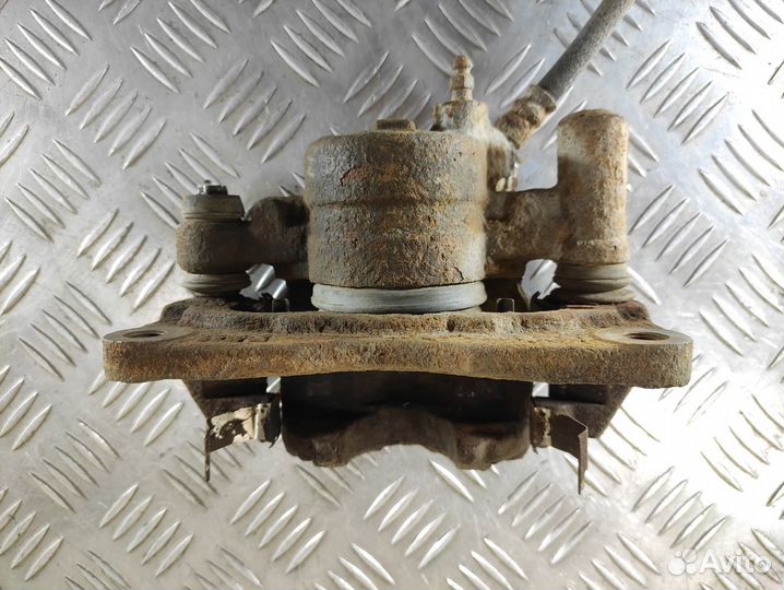 Суппорт передний левый Daihatsu Atrai 7