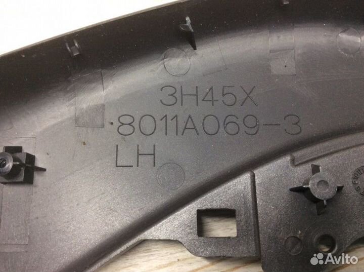 Накладка центральной консоли левая Mitsubishi