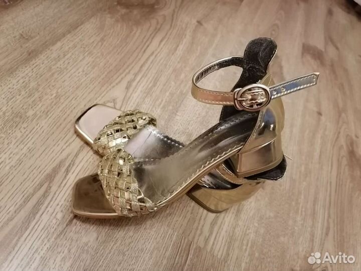 Босоножки для девочки