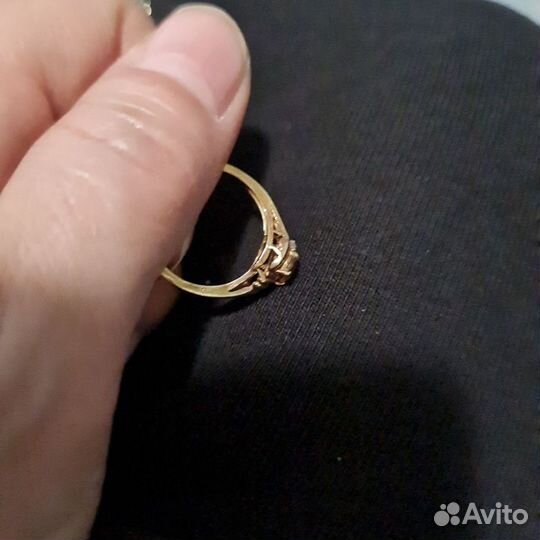 Золотое кольцо с цитрин и бриллиантом
