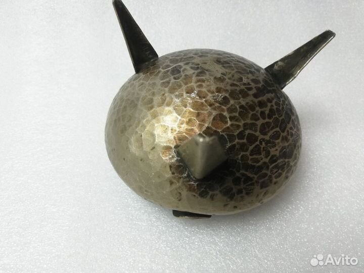 Старинная пепельница на ножках