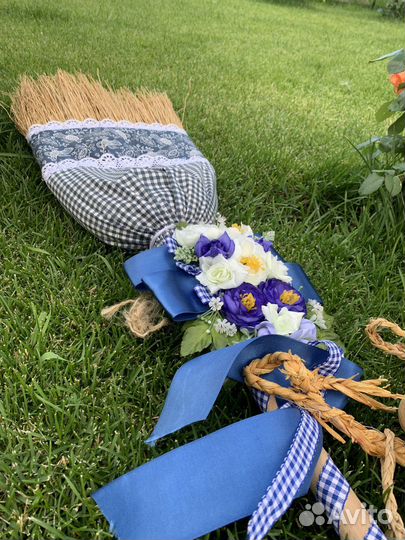 Декор для дома- метла и корзинка