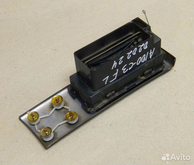 Дефлектор воздушный левый Audi 100 C3