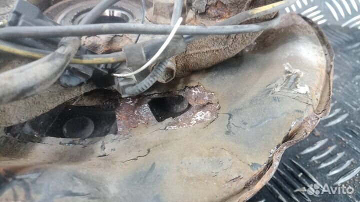 Ступица передняя правая Toyota RAV4 4355042020