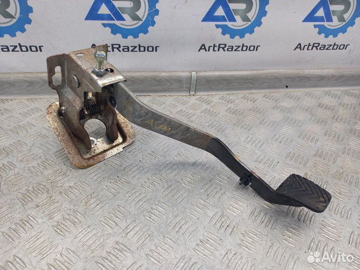 Педаль сцепления Mitsubishi L200 KB 2.5 4D56 136