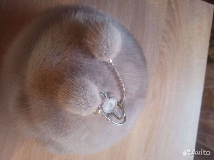 Женские меховые шапки