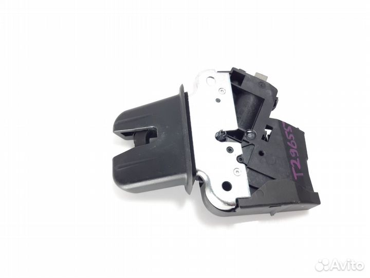 Замок багажника Volkswagen Jetta 5 2.0TDI BKD 2008