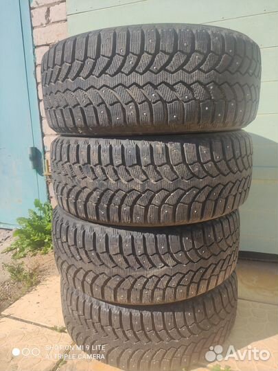 Bridgestone Blizzak Spike-01 235/55 R17
