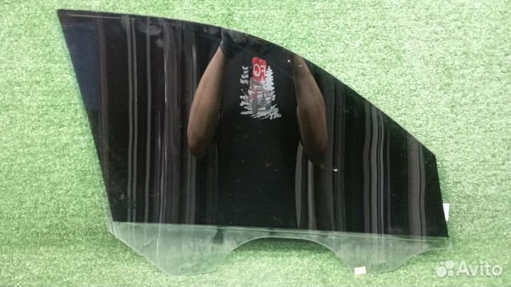 Стекло двери Kia Mohave Левое Переднее