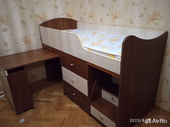 Детская кровать чердак со столом