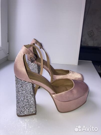 Туфли женские на высоком каблуке