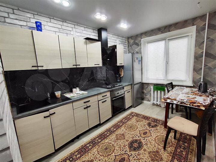 4-к. квартира, 93 м², 1/9 эт.