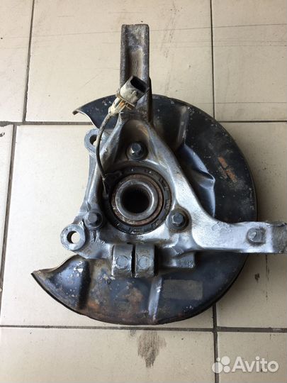 Поворотный кулак передний правый Saab 9-3 II