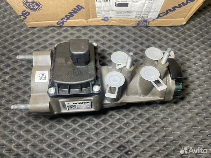 Главный тормозной кран Scania P 2023