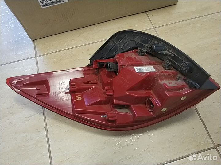 Фонарь задний правый Kia sportage 3 sl 92402-3W610