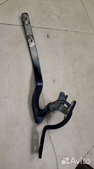 Петля крышки багажника левая Porsche Cayenne