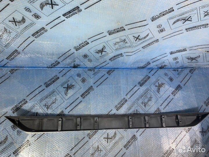 Накладка крышки багажника Toyota Rav4 XA40 2012