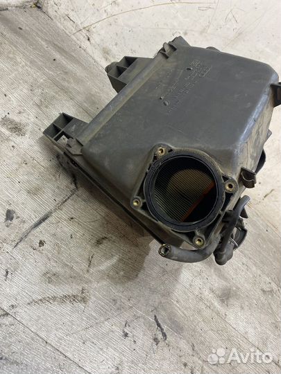 Корпус воздушного фильтра Audi A6