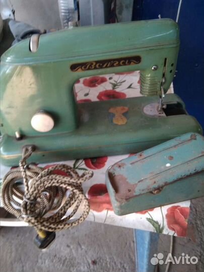 Швейная машина Волга