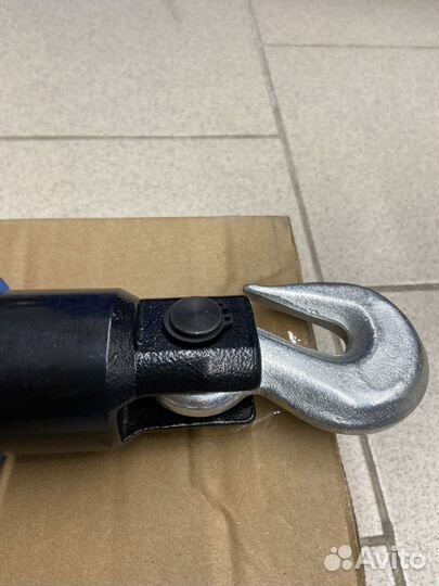 Тянущий цилиндр с двумя крюками 10т