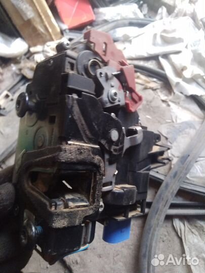 Замок двери Skoda Fabia 2 2007-2015