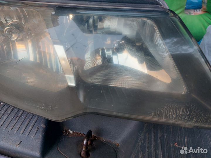 Фара kia cerato правая