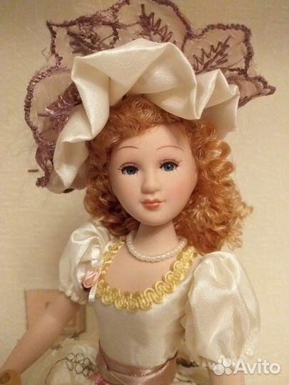 Фарфоровая кукла