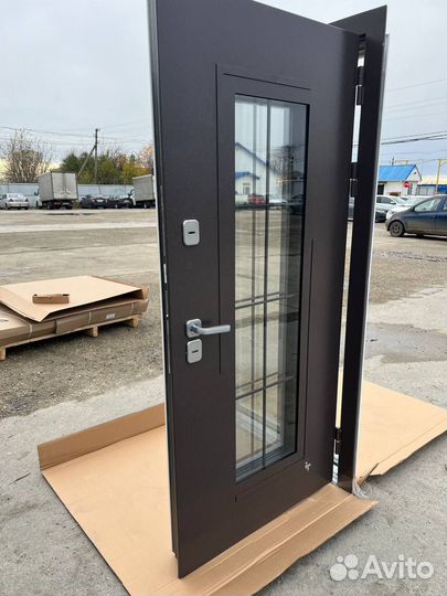 Уличная металлическая дверь с терморазрывом для до