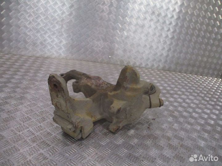 Кронштейн крепления переднего стабилизатора Merced