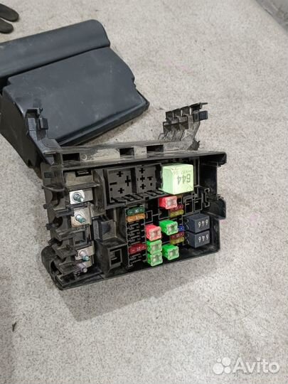 Блок предохранителей для Volkswagen jetta 6