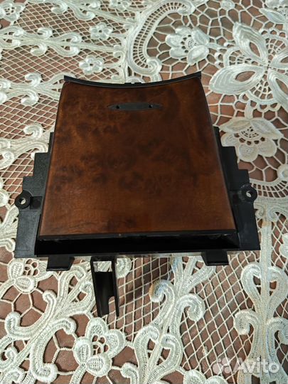 Вещевой ящик и ручка замка подлокотника w211