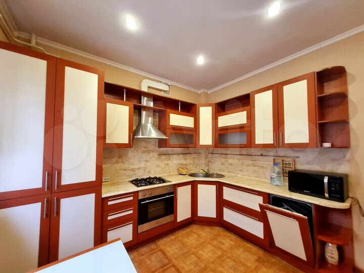 4-к. квартира, 136 м², 4/6 эт.