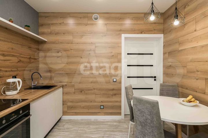 3-к. квартира, 76 м², 1/18 эт.