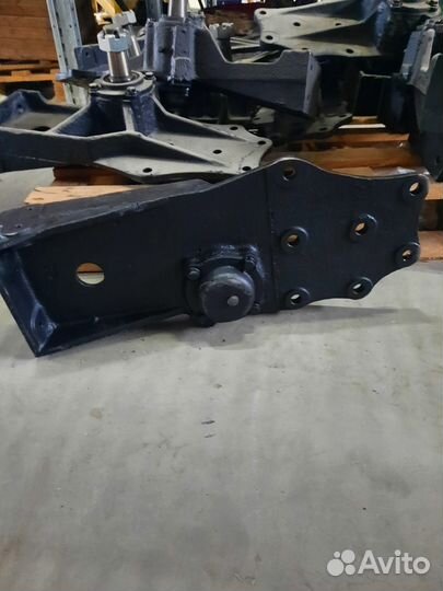 Кронштейн маятникового рычага с осью (Урал-5323/8х