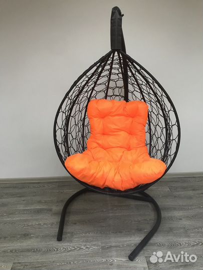 Кресло качель кокон из искусственного ротанга