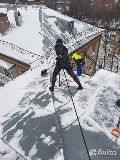 Очистка кровли от снега и наледи