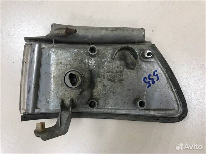 Указатель поворота передний левый Toyota Corolla